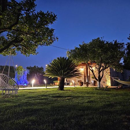 Patras Stonehouse With Large Yard - Πέτρινο Σπίτι Με Αυλή Villa Paralia  ภายนอก รูปภาพ