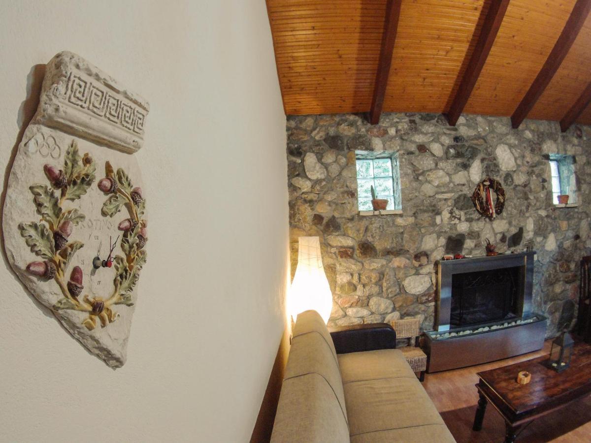 Patras Stonehouse With Large Yard - Πέτρινο Σπίτι Με Αυλή Villa Paralia  ภายนอก รูปภาพ