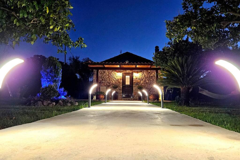 Patras Stonehouse With Large Yard - Πέτρινο Σπίτι Με Αυλή Villa Paralia  ภายนอก รูปภาพ