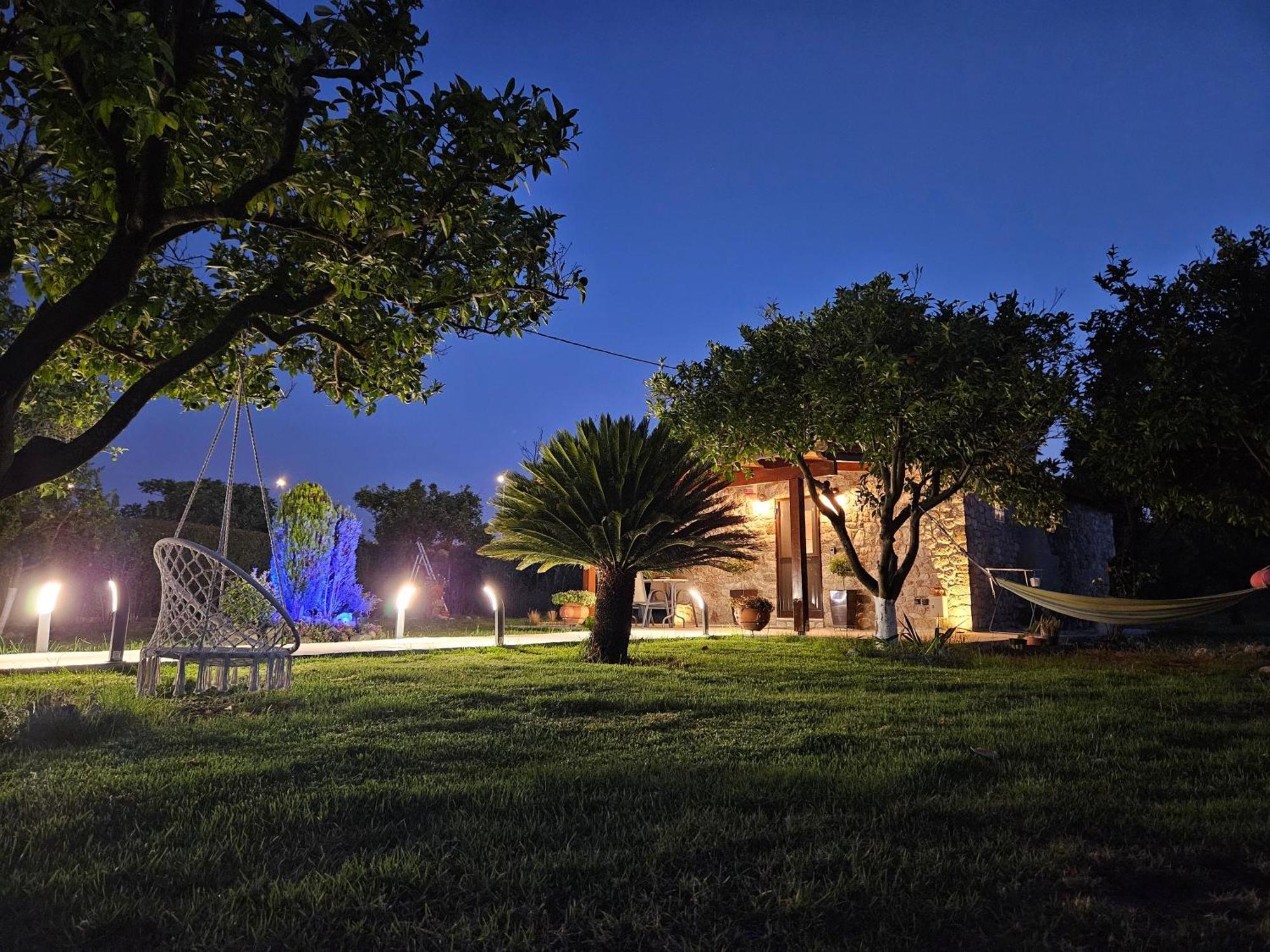 Patras Stonehouse With Large Yard - Πέτρινο Σπίτι Με Αυλή Villa Paralia  ภายนอก รูปภาพ